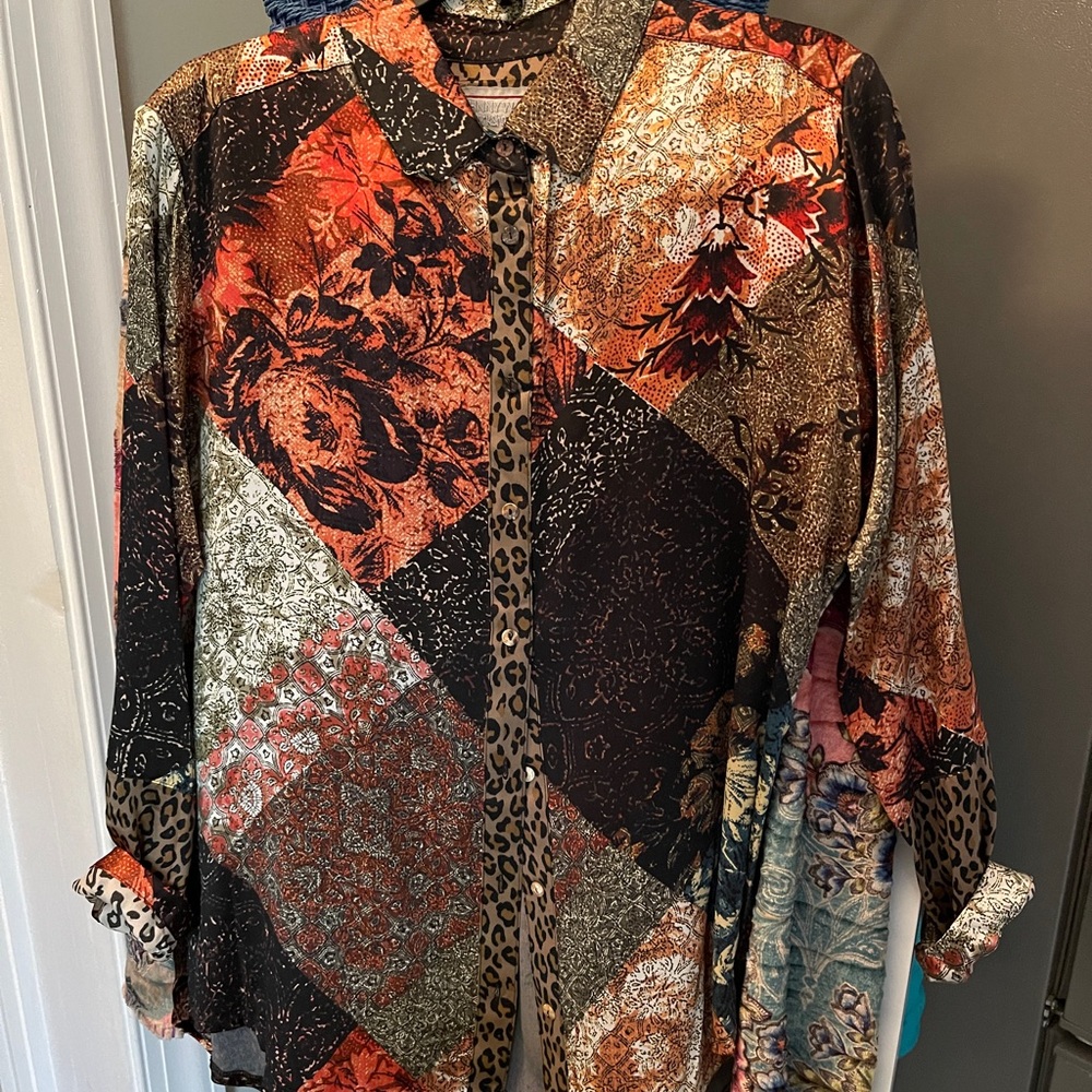 Johnny Was Blouse. S. Multi orange patchwork. Velvet back.